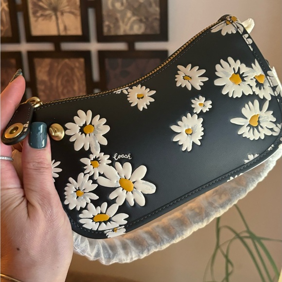 Authentic COACH 1941 Glovetanned Leather turnlock zip closure Crosby/Clu… - Picture 13 of 16